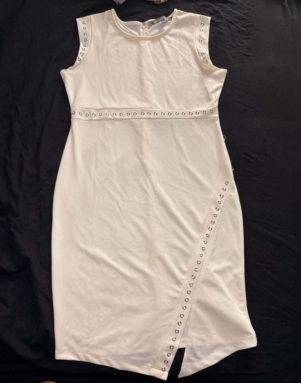 Daisy Fuentes Sleeveless Grommet Detail Sheath Dress in Cream